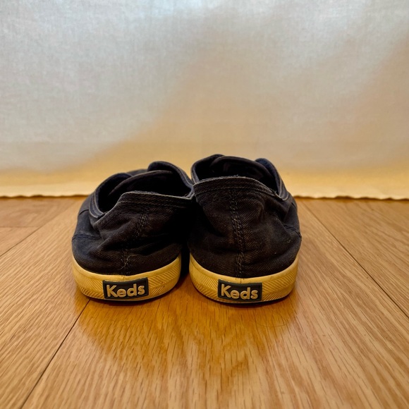 Navy Keds slip ons size 9 perfect for summer ☀️ - Picture 3 of 6
